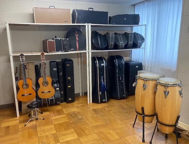 本校の楽器庫